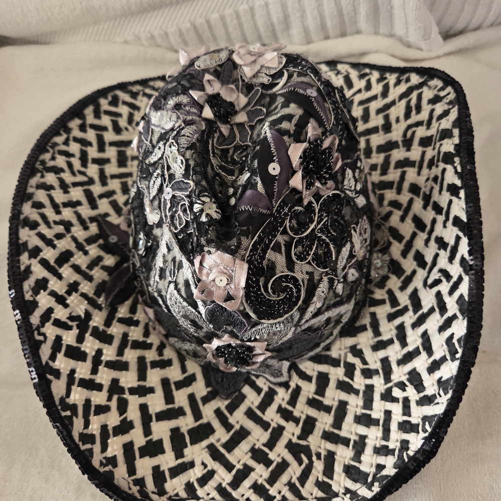 Chic Black and White Floral Women's Hat